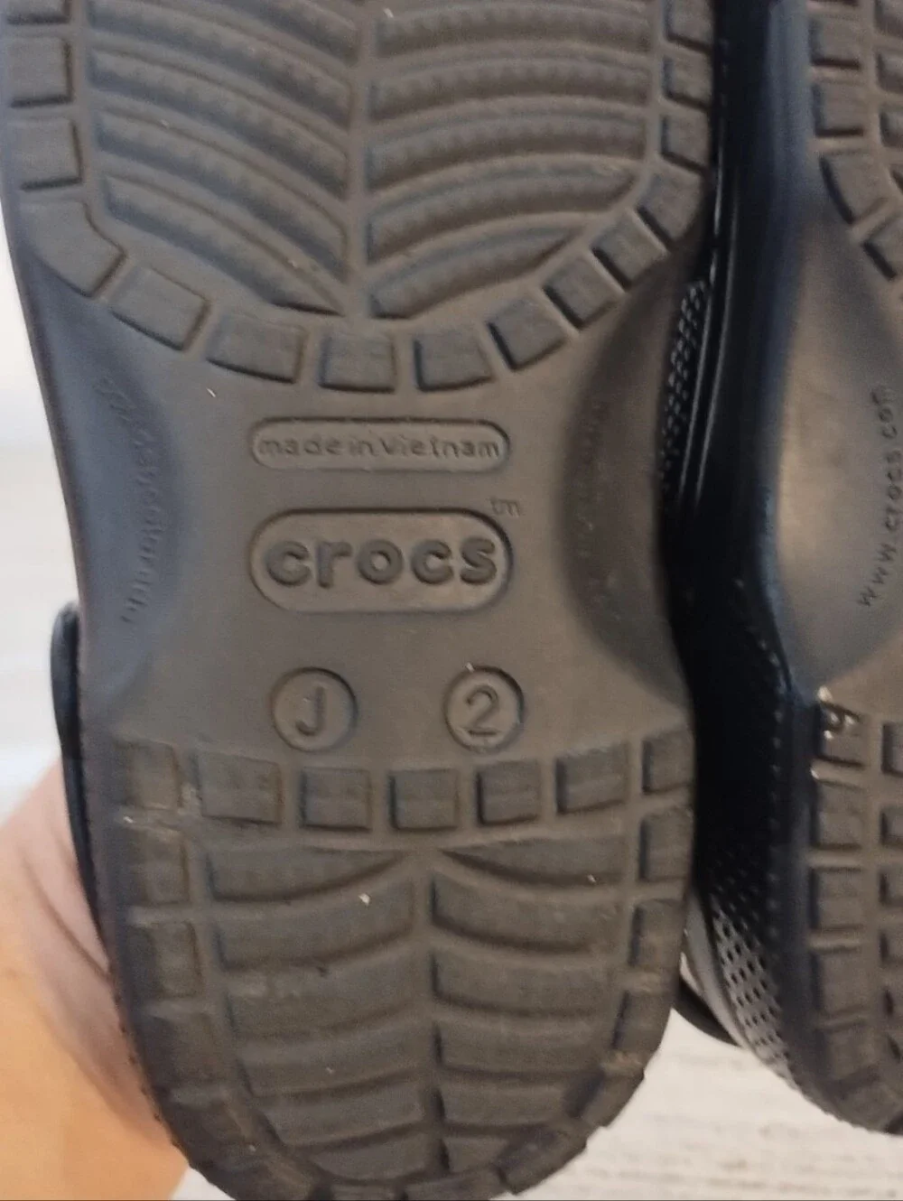 Crocs Classic Clogs Black Slip-On Shoes U.S.A boys size j 2 very good condition